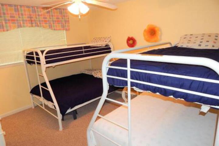 048 Surf Club - thumb 3