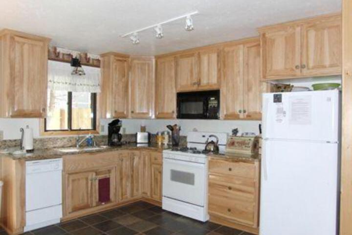 041 Snowcrest Home - thumb 0