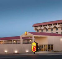 Super 8 by Wyndham Lubbock Civic Center North - Accommodation Seattle