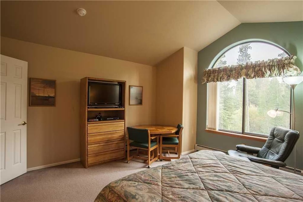 143 Park Forest Private Home With Hot Tub - thumb 2