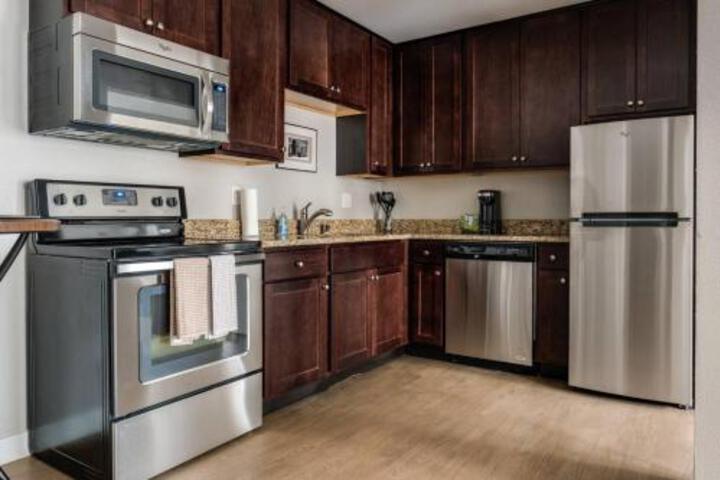 Frontdesk East Side Milwaukee Brady St - thumb 3