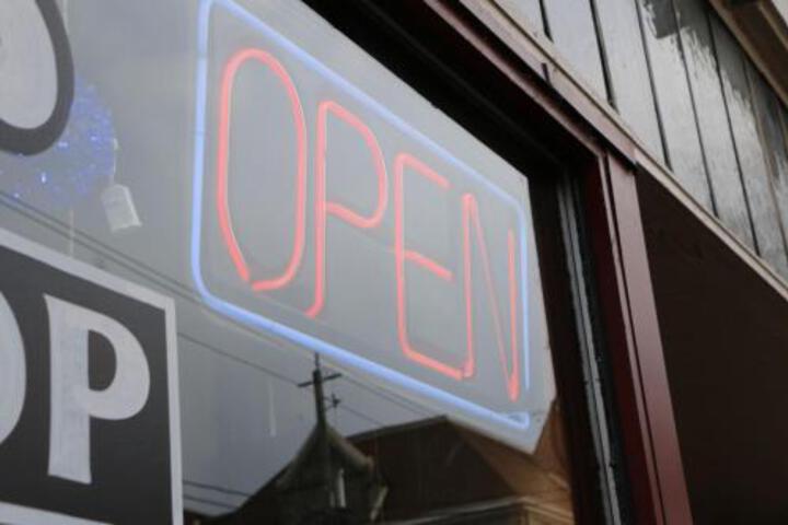 Frontdesk East Side Milwaukee Brady St - thumb 5