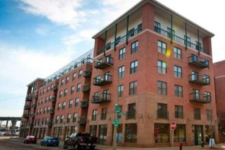 Third Ward One Bedroom With Patio - thumb 1