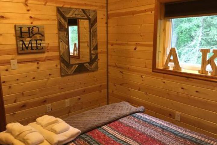 AK Vacation Cabins / Woodland Hollow Log Cabin - thumb 4