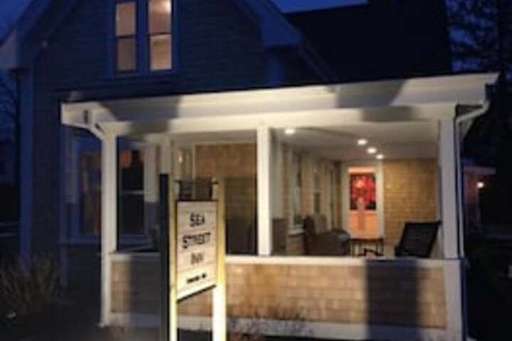 Sea Street Inn - thumb 4