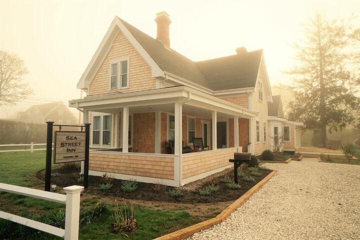 Sea Street Inn - thumb 3