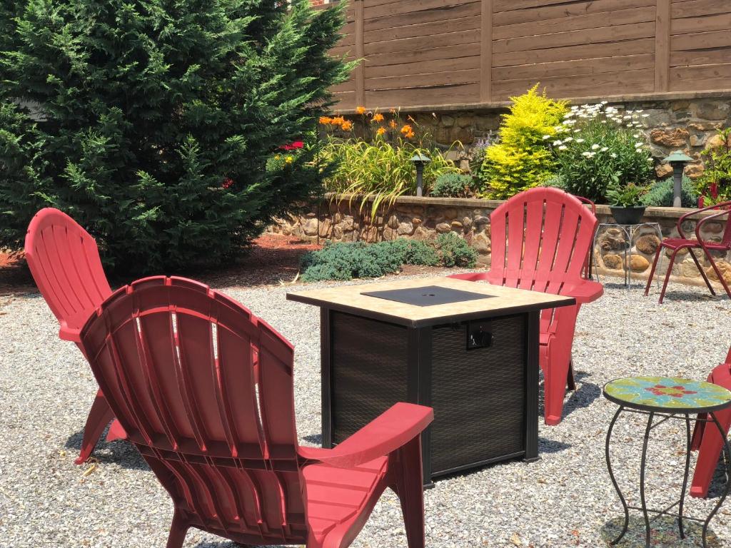 Black Lantern Inn - thumb 2