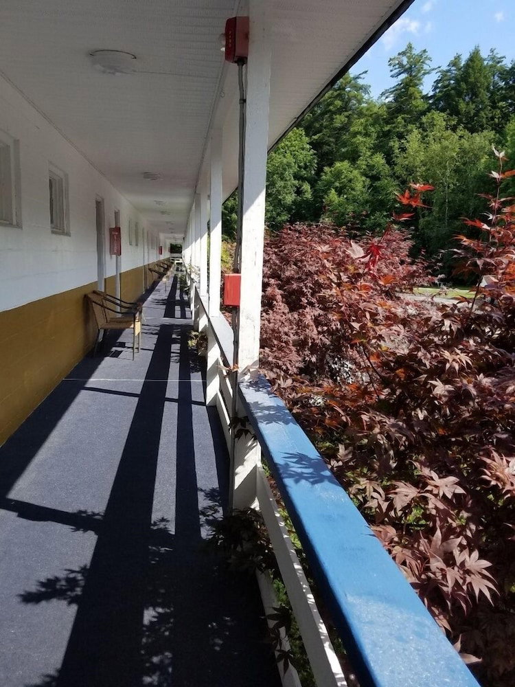 Travelodge By Wyndham Lake George NY - thumb 0