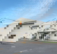 Super 8 by Wyndham Hamilton - Accommodation Seattle