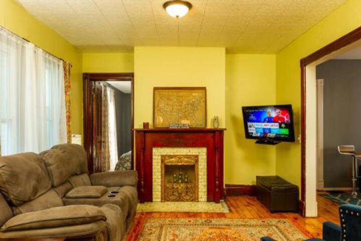 Wonderful West Side Entire House - thumb 1