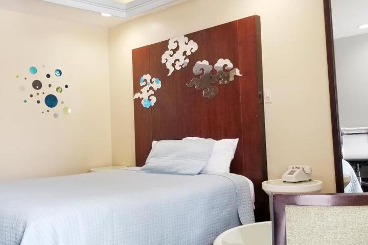 Century Motel - thumb 6