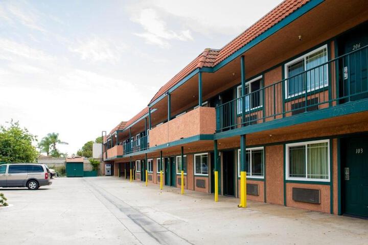 Century Motel - thumb 2