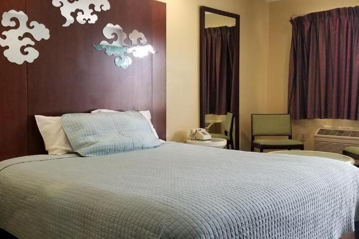 Century Motel - thumb 7