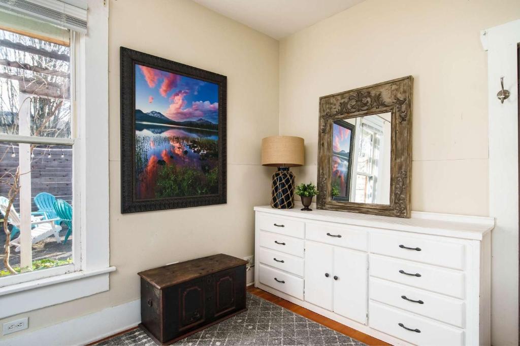 Watson Avenue Cottage - thumb 2