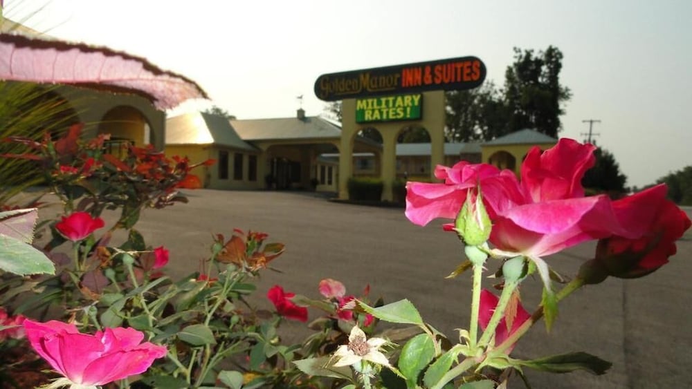 Golden Manor Inn & Suites - thumb 1