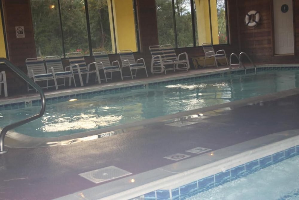 Golden Manor Inn & Suites - thumb 5