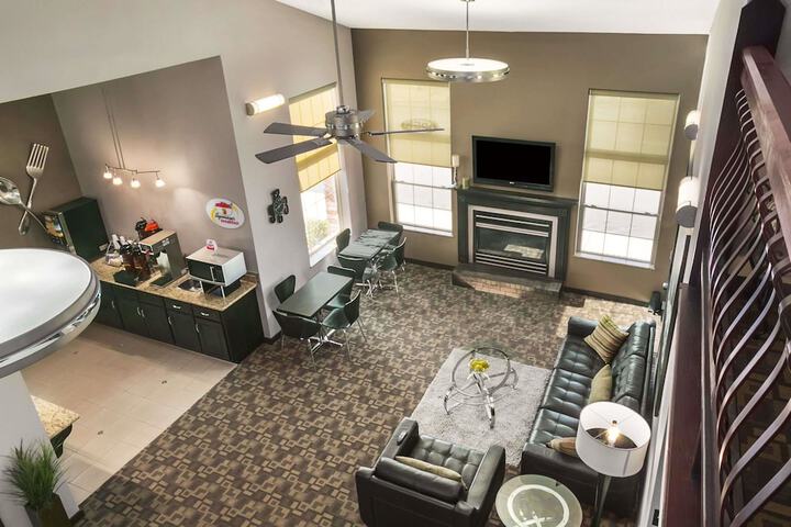 Super 8 By Wyndham Strafford/Springfield Area - thumb 2