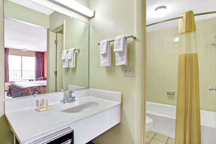 Days Inn By Wyndham Benson - thumb 6