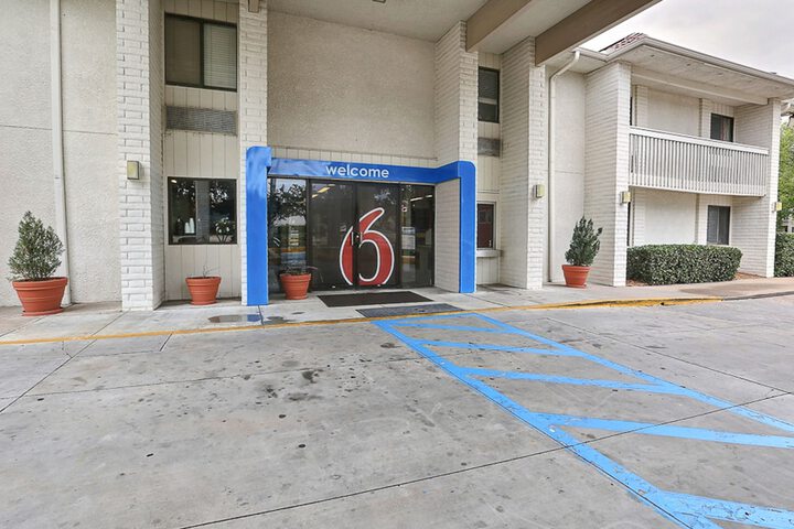 Motel 6 Addison, TX - Dallas - thumb 7