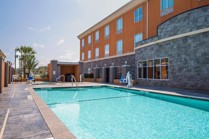 Holiday Inn Express Hotel & Suites Clute - Lake Jackson, An IHG Hotel - thumb 1