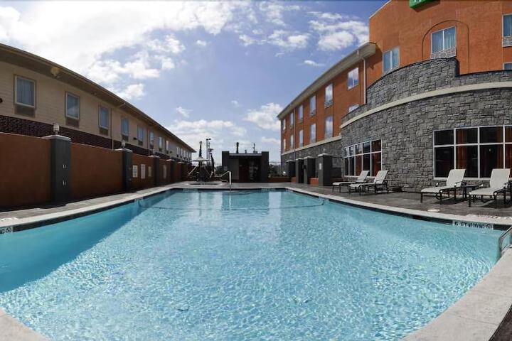 Holiday Inn Express Hotel & Suites Clute - Lake Jackson, An IHG Hotel - thumb 2