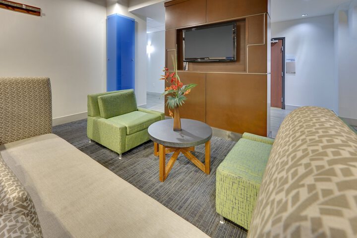 Holiday Inn Express & Suites Denton UNT- TWU, An IHG Hotel - thumb 6