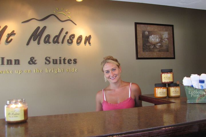 Mt Madison Inn & Suites - thumb 6