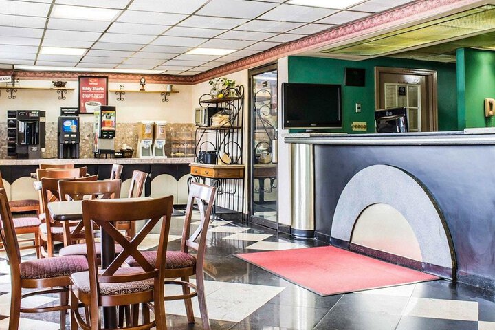 Econo Lodge Scranton Near Montage Mountain - thumb 4