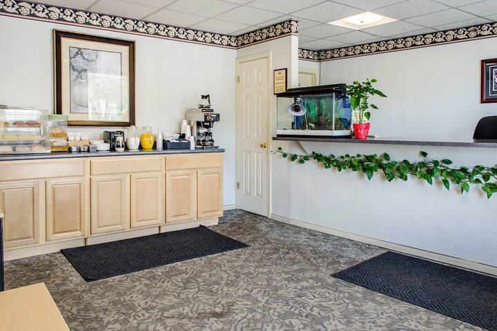 Econo Lodge Bellefonte I-99 - thumb 5