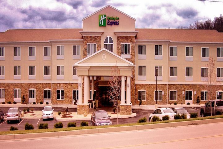 Holiday Inn Express & Suites Belle Vernon, An IHG Hotel - thumb 1