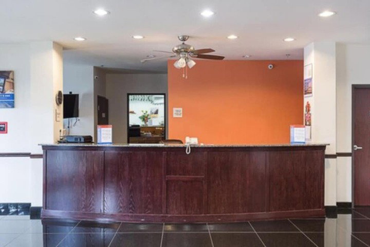 Budget Inn And Suites - thumb 3