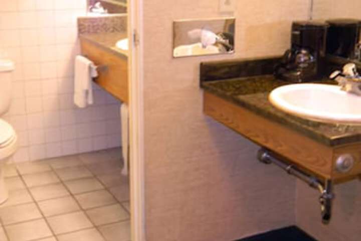 Black Horse Lodge & Suites - thumb 7