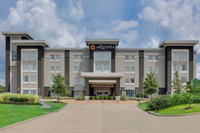 La Quinta Inn  Suites by Wyndham Starkville at MSU