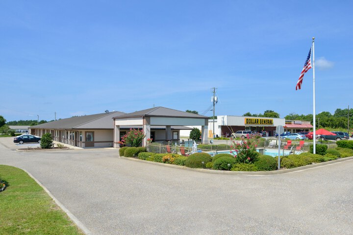 Briarwood Inn Of Geneva - thumb 1