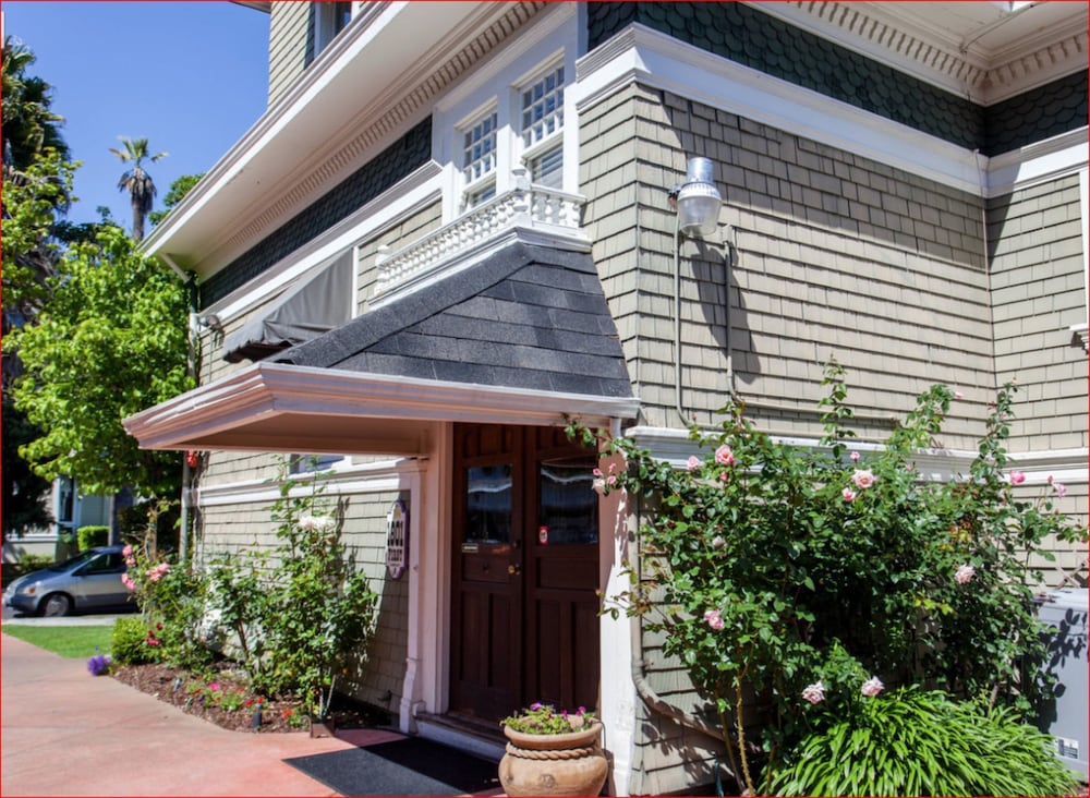 1801 First Luxury Inn - thumb 2