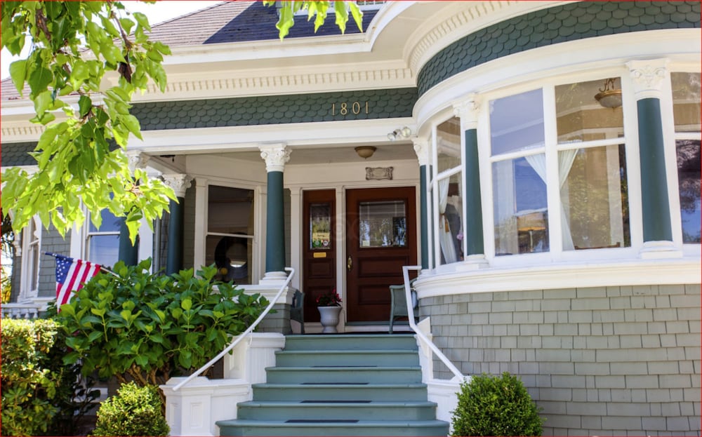 1801 First Luxury Inn - thumb 1
