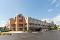 Days Inn  Suites by Wyndham Warren