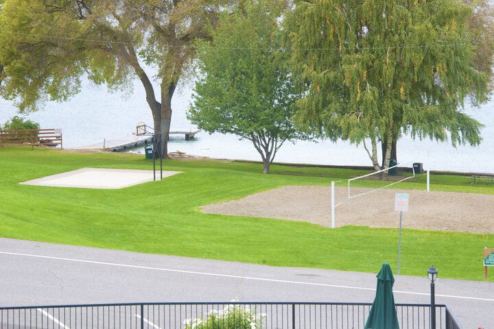 Lakeside Lodge And Suites - thumb 1