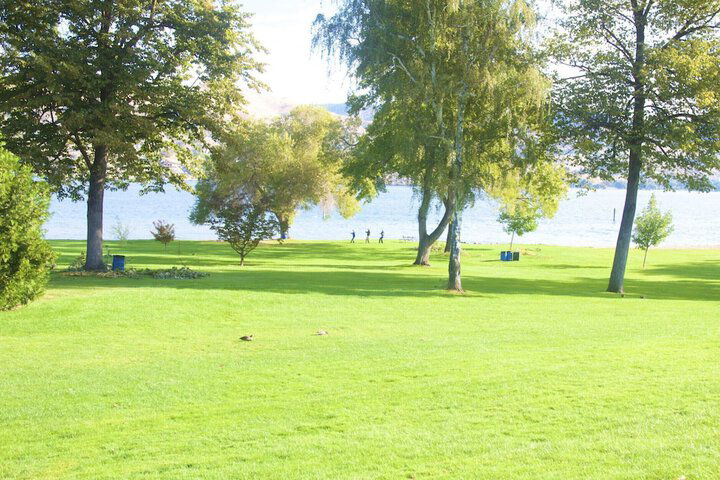 Lakeside Lodge And Suites - thumb 3