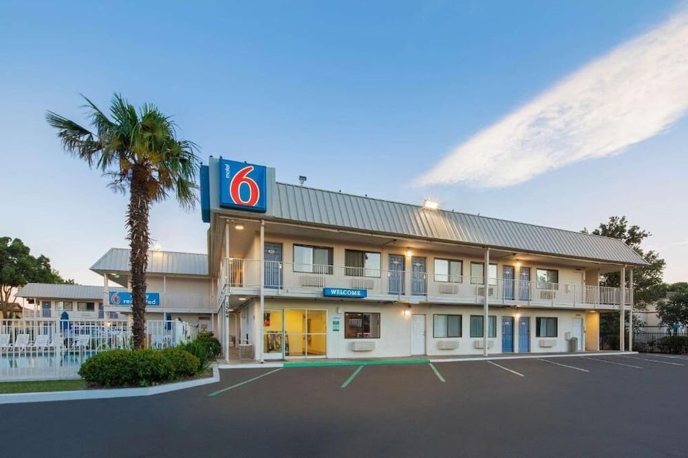 Motel 6 Woodland, CA â€“ Sacramento Airport - thumb 1