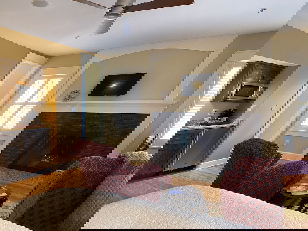 Showers Inn - thumb 2