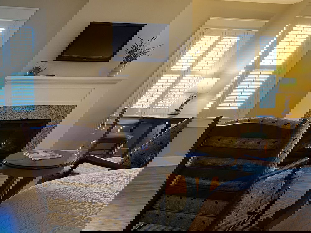 Showers Inn - thumb 3