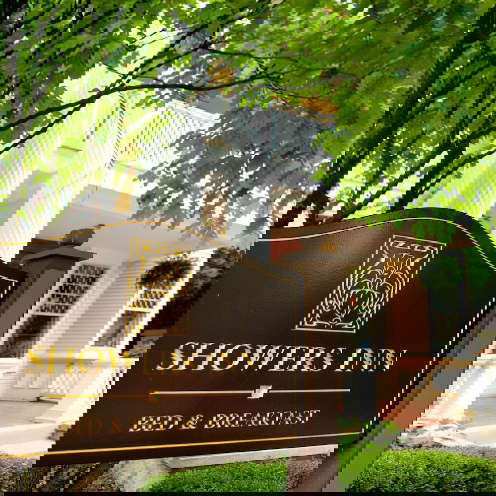 Showers Inn - thumb 0