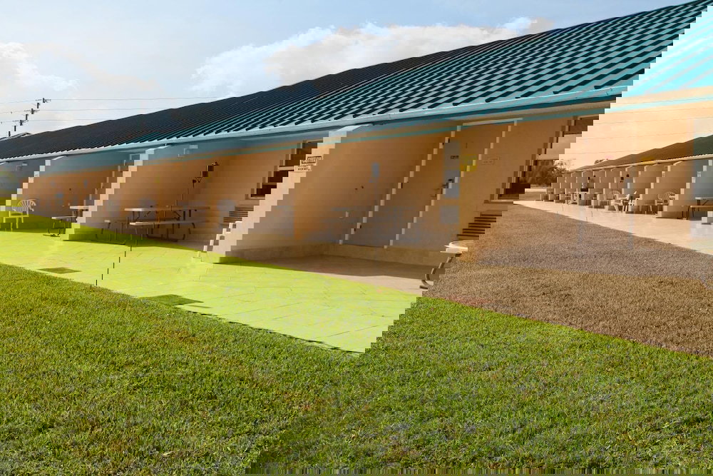 Lake Grassy Inn & Suites - thumb 1