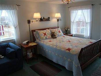 Russell Young Bed & Breakfast - thumb 1