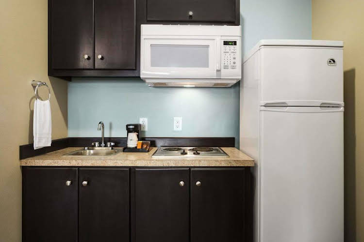 Days Inn By Wyndham Pearsall - thumb 4