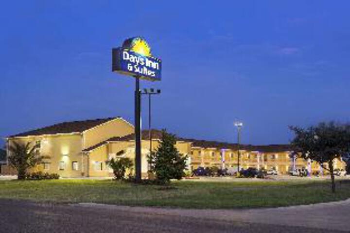 Days Inn By Wyndham Pearsall - thumb 0