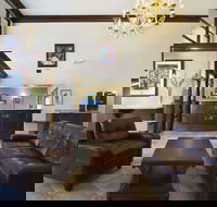 Days Inn  Suites by Wyndham Tuscaloosa - Univ. of Alabama - Accommodation Seattle