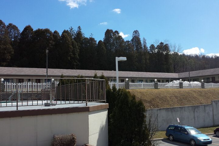 Budget Host Midway Inn - thumb 2