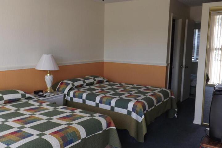 Twin Lakes Inn - thumb 2